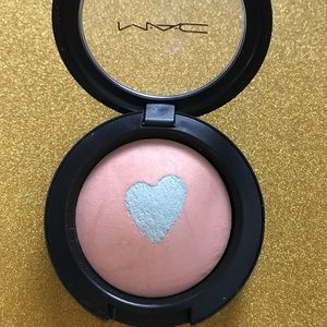 MAC Mineralize Blush / Miss Behave